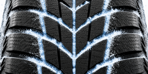 Technology Deep angled grooves enhance traction on snow