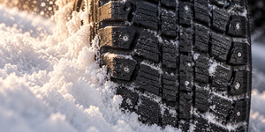 Technology Sharp shoulder lugs improve traction