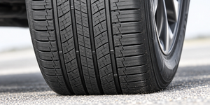 Technology Longitudinal semi-grooves enhance grip in turns