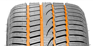 Технология Четыре широкие окружные канавки протектора и боковые канавки обеспечивают эффективную эвакуацию воды и превосходные характеристики на мокрой дороге. Особое внимание уделяется зигзагообразным продольным канавкам.