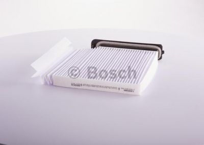 Bosch 0 986 BF0 585 фильтр, воздух во внутренном пространстве на NISSAN TIIDA Наклонная задняя часть (C11X)