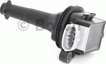 BOSCH Катушка зажигания VOLVO S40/60/80/V70 2.0-2.5 (30713417, 0221604010)