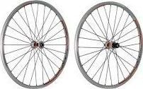 Колесо заднее МТБ, DT Swiss XR 1480, алюминиевый барабан стандарта Shimano, ось 135mm, v-brake, цвет серебряный. Колесо заднее МТБ, DT Swiss XR 1480, алюминиевый барабан стандарта Shimano, ось 135mm, v-brake, цвет серебряный.