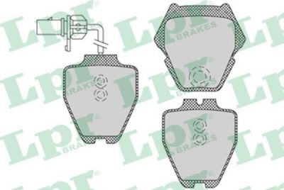 LPR 05P1121 Колодки тормозные передние AUDI A6 VW PASSAT 97-05 8шт.с датчиком (4B0698151S)