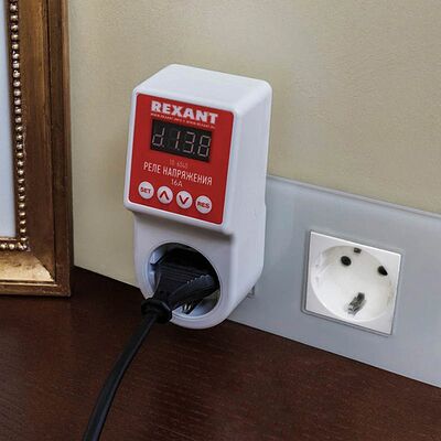 REXANT 10-6040 Реле напряжения «вилка-розетка» c дисплеем 16А