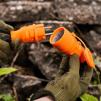 REXANT 111-015 Вилка влагозащищенная прямая, c/з, 16А, IP44, каучук, оранжевая REXANT