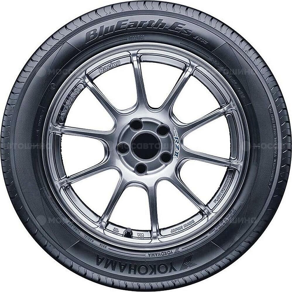 Side view Yokohama Bluearth ES32 215/60 R16 99V 