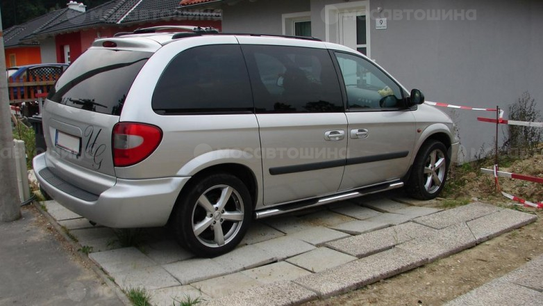 Диски Dezent F R17 на автомобиле Dodge Caravan [1237]