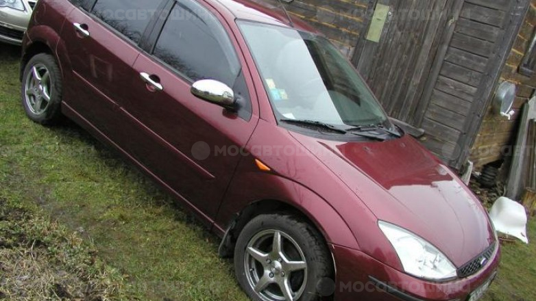 Диски Dezent T R15 на автомобиле Ford Focus [1240]