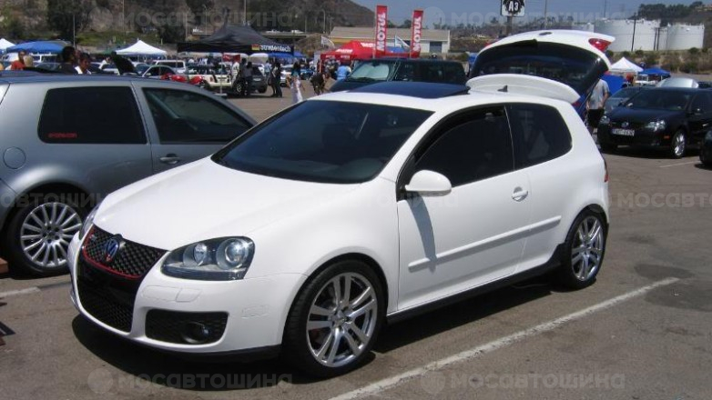 Диски Rial Como R18 на автомобиле Volkswagen Golf 5 [206]