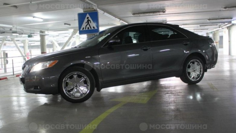 Диски Konig Blix Eu-5 R18 на автомобиле Toyota Camry [142]