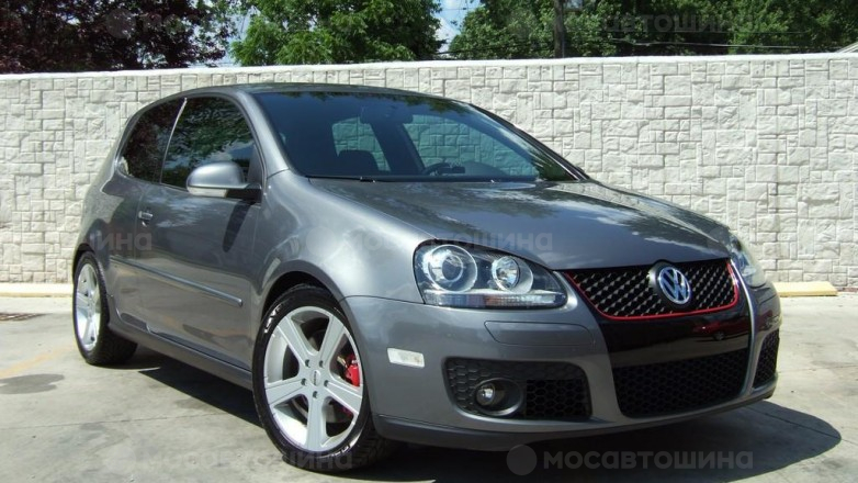 Диски Momo Winter R17 на автомобиле Volkswagen Golf 5 [198]