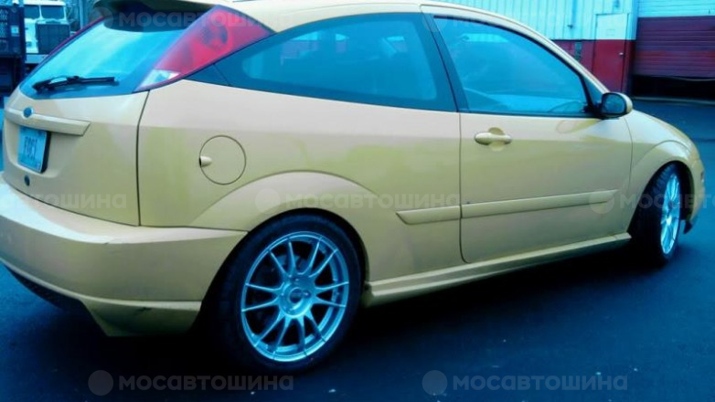 Диски OZ Racing Ultraleggera R17 на автомобиле Ford Focus [168]