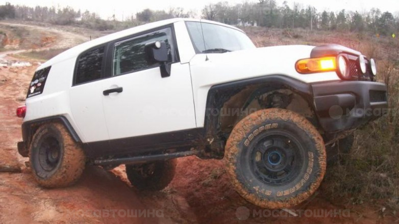 Автомобильные шины Cooper Discoverer STT R16 на автомобиле Toyota FJ Cruiser [1282]