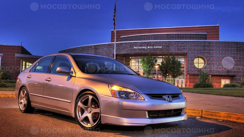 Discs Enkei ZR2 R18 на автомобиле Honda Accord [1167]