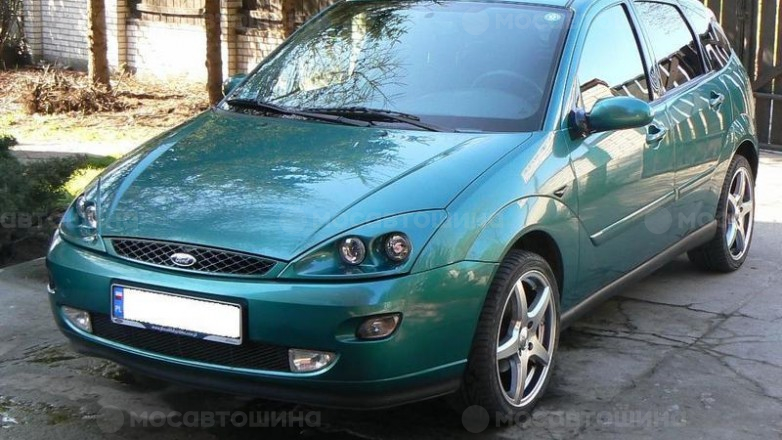 Диски Dezent T R17 на автомобиле Ford Focus [1241]