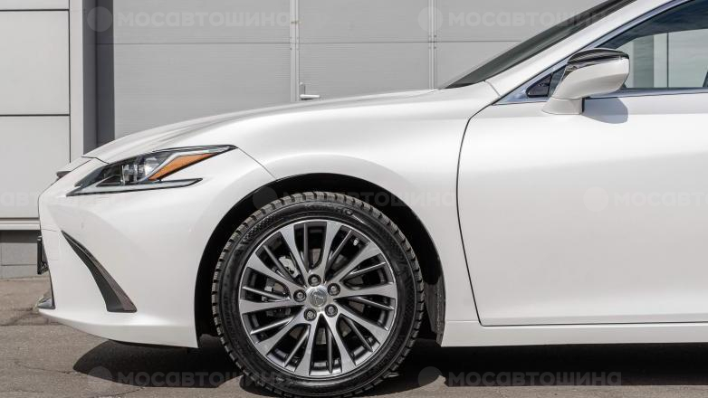 Автомобильные шины Kumho Wintercraft Ice WI31+ на автомобиле lexus es [2510]